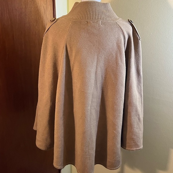 Big Buddha Women’s Camel Colored Sweater Style Pancho Size M/L - Picture 4 of 12
